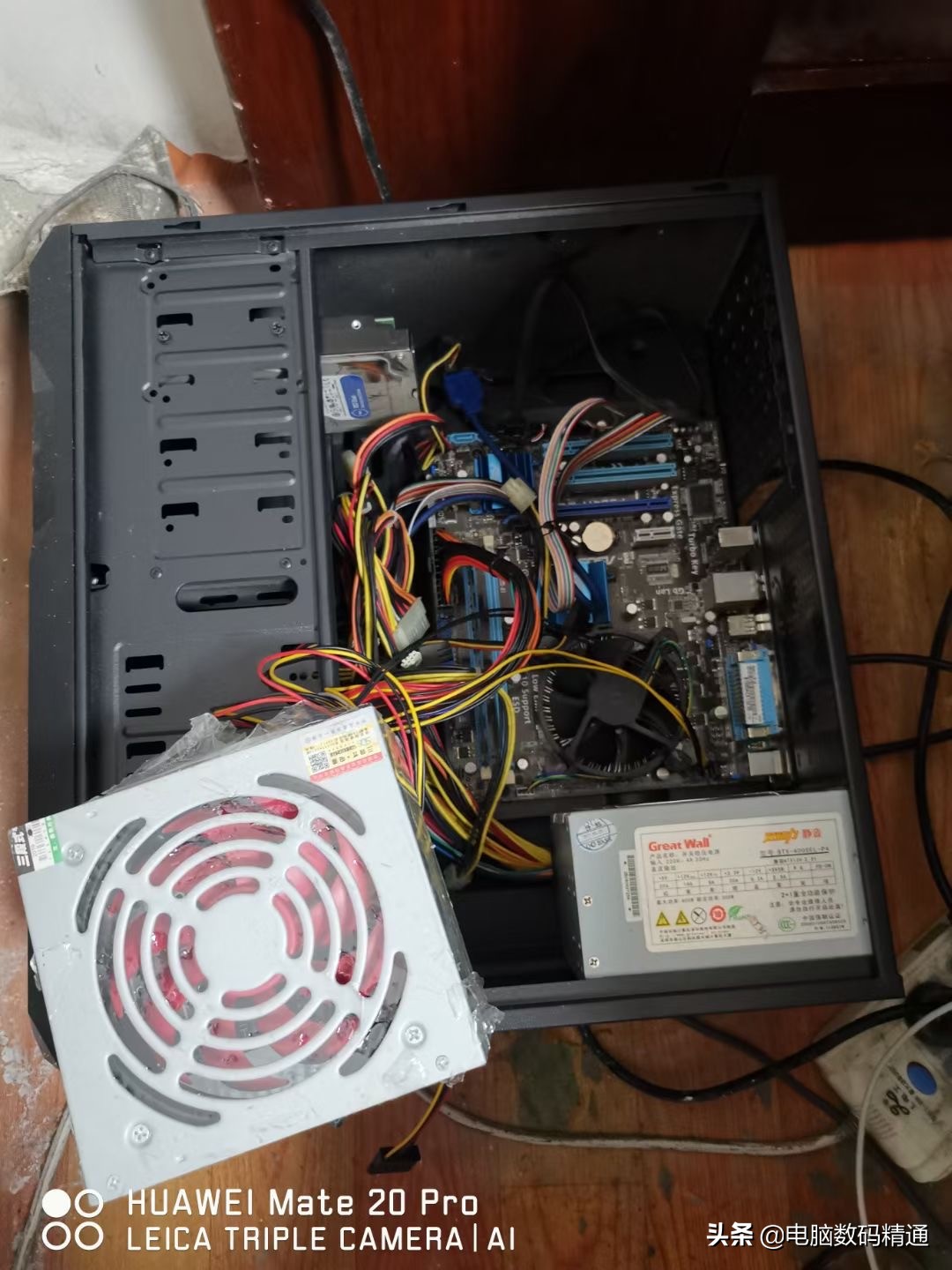 电脑打开主机就吱吱的响