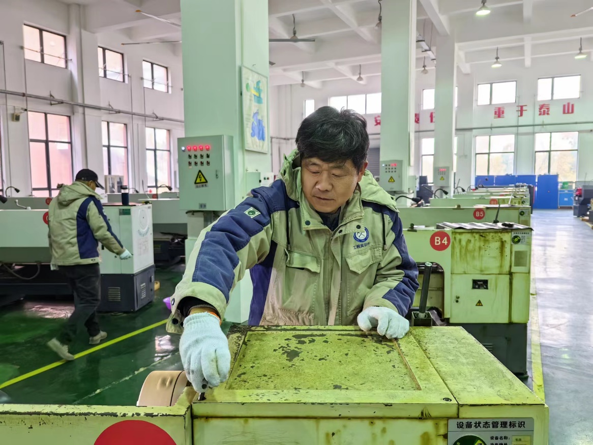 奥的斯机房怎么样开检修