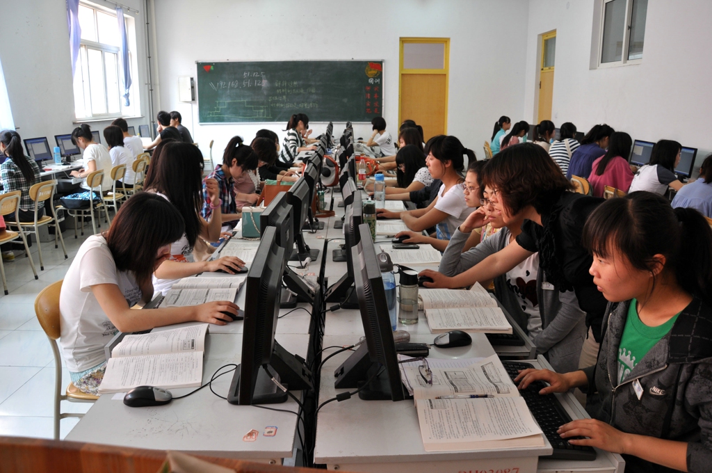 蓝航职业学院机房怎么样